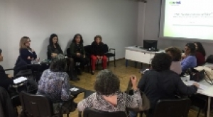 A interconex&atilde;o entre o espa&ccedil;o privado e o espa&ccedil;o p&uacute;blico: participa&ccedil;&atilde;o c&iacute;vica e social, atividades s&oacute;cio-ocupacionais e vizinhan&ccedil;a