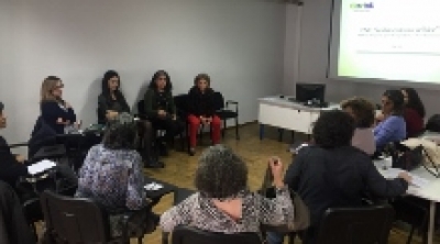 A interconex&atilde;o entre o espa&ccedil;o privado e o espa&ccedil;o p&uacute;blico: participa&ccedil;&atilde;o c&iacute;vica e social, atividades s&oacute;cio-ocupacionais e vizinhan&ccedil;a